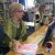 Lasteosakond » 2010 » 2010.10.26. Tuntud inimene raamatukogus: Võru Kreutzwaldi Gümnaasiumi direktor Katrin Martinfeld lasteosakonnas